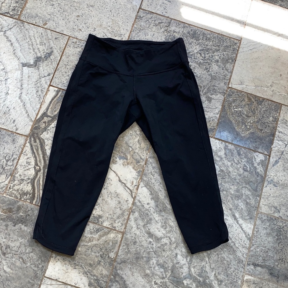 Lululemon women’s cropped black leggings 2